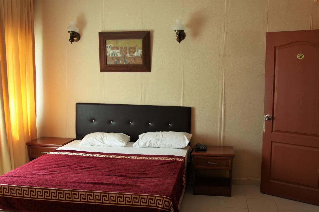 Kasgar Court Hotel Ayvaryara Екстериор снимка