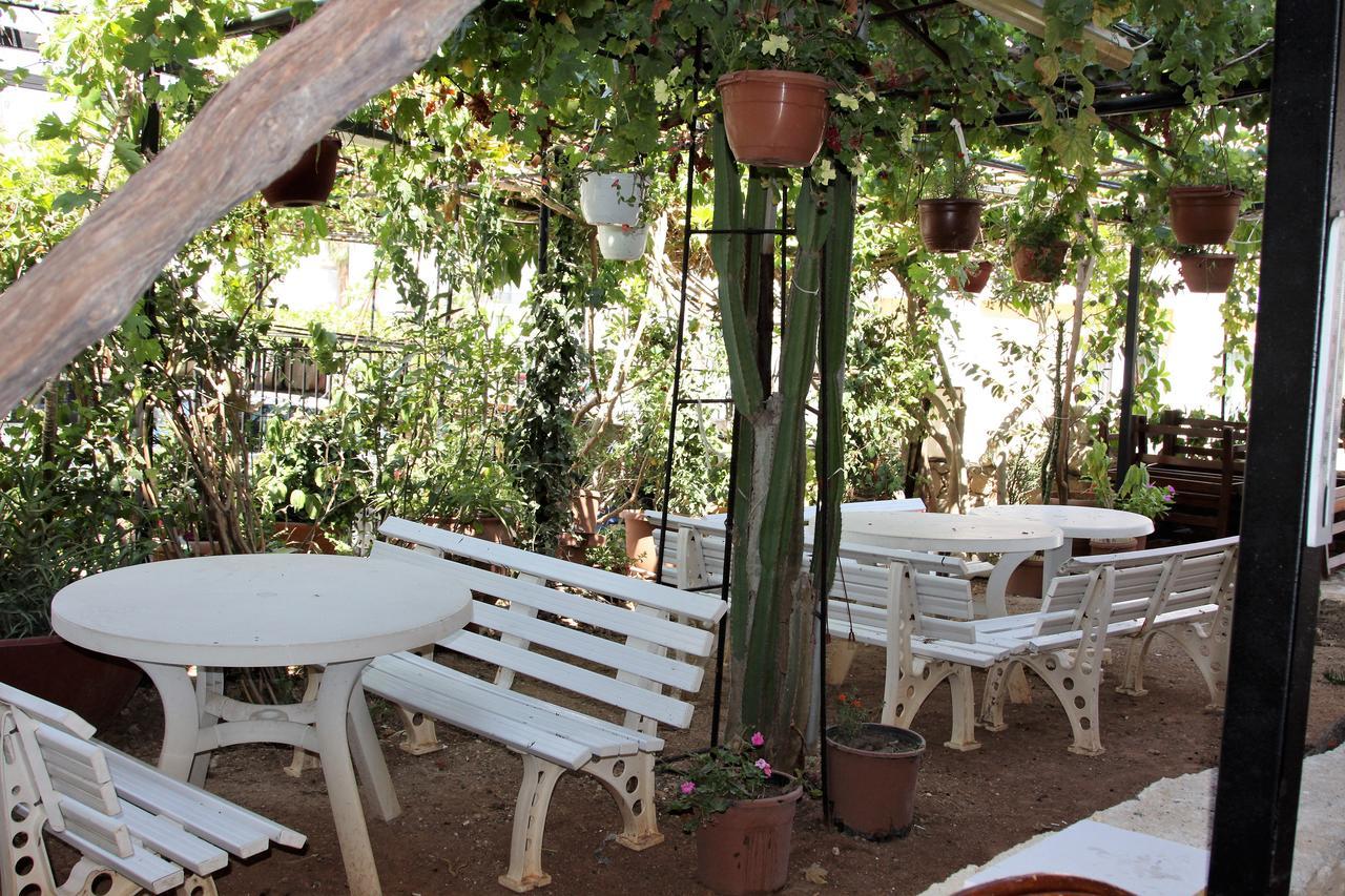 Kasgar Court Hotel Ayvaryara Екстериор снимка