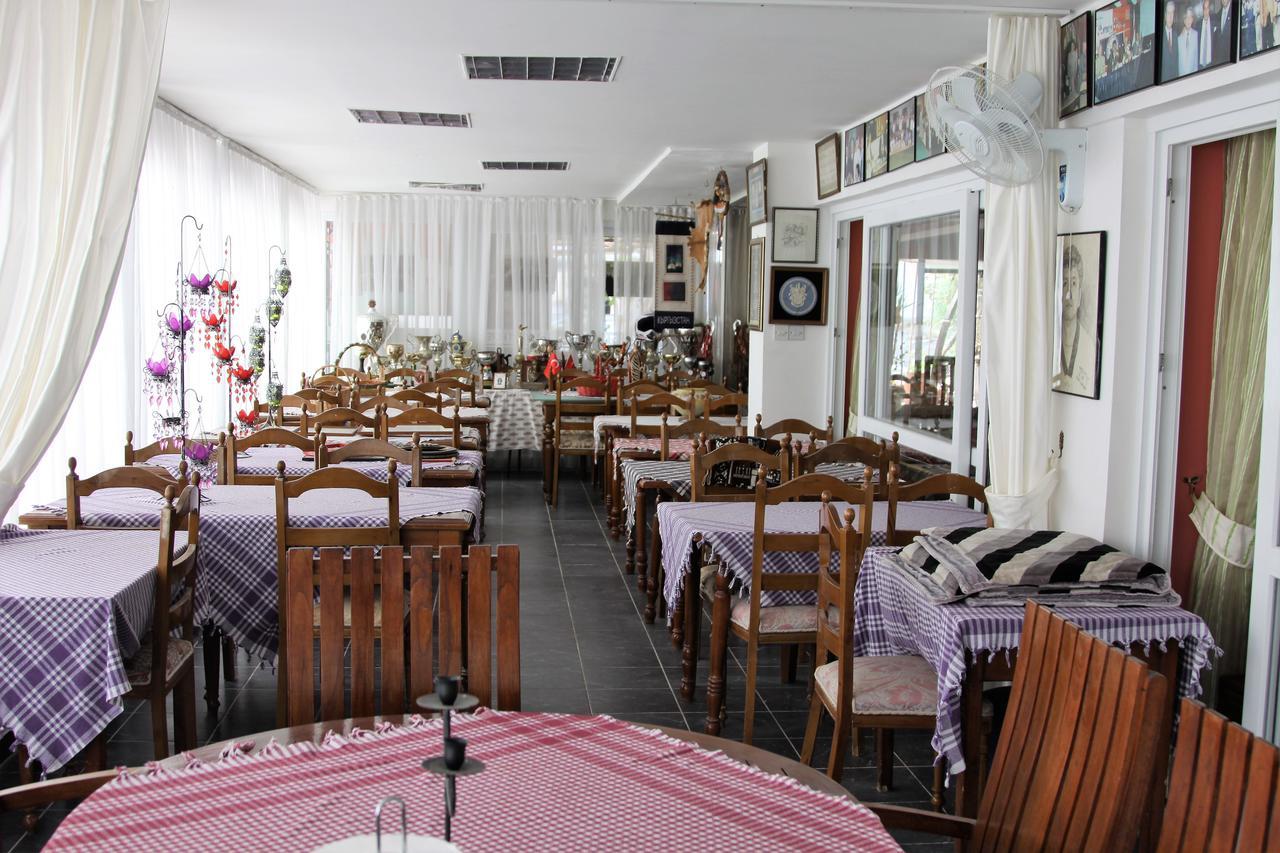 Kasgar Court Hotel Ayvaryara Екстериор снимка