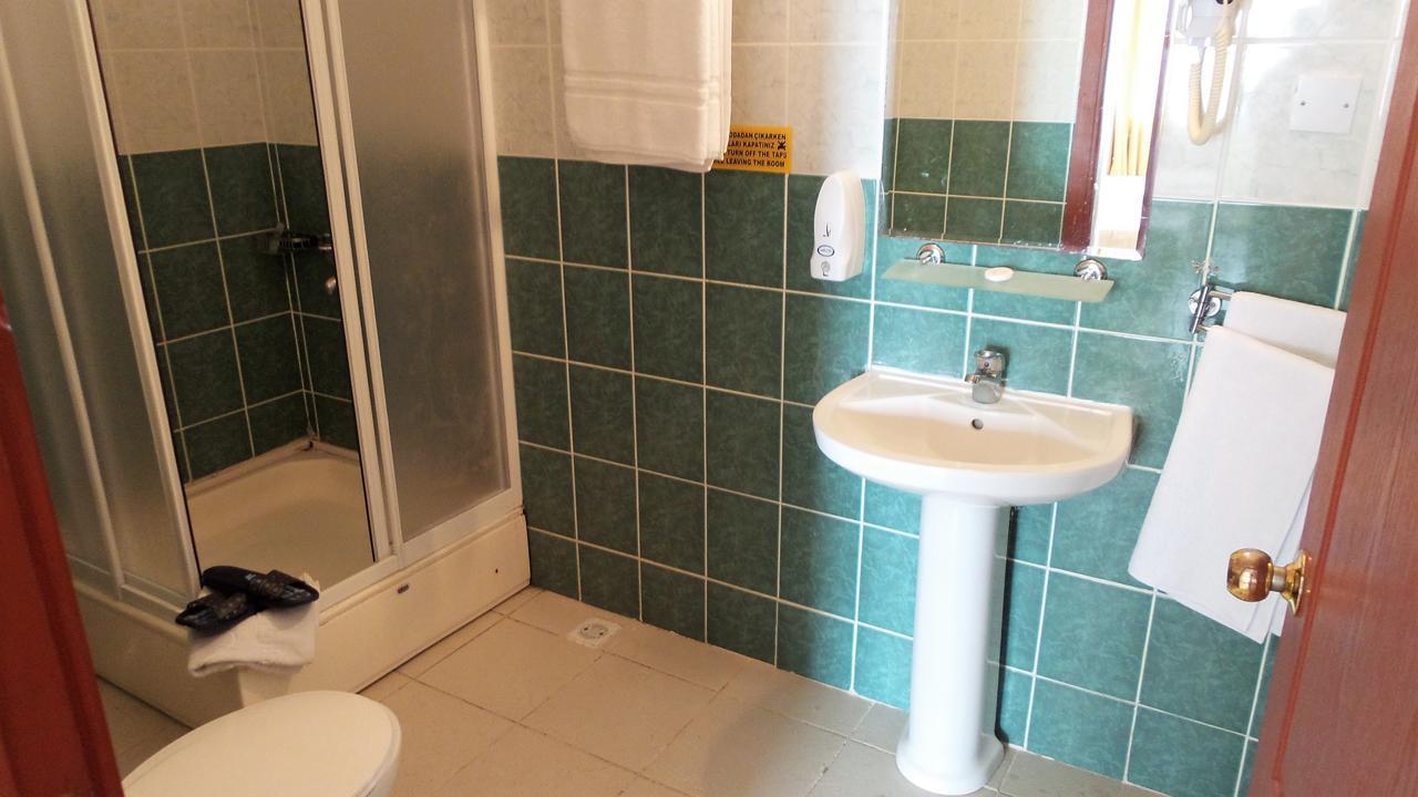 Kasgar Court Hotel Ayvaryara Екстериор снимка