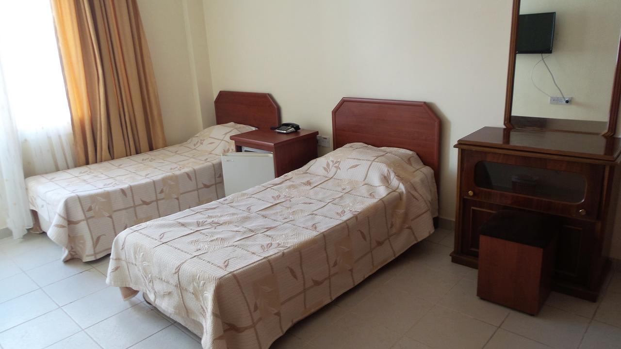 Kasgar Court Hotel Ayvaryara Екстериор снимка