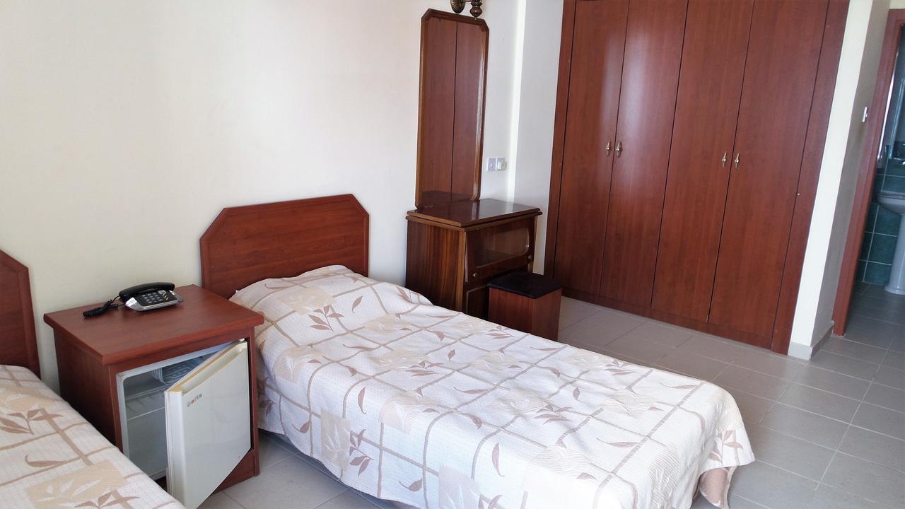 Kasgar Court Hotel Ayvaryara Екстериор снимка
